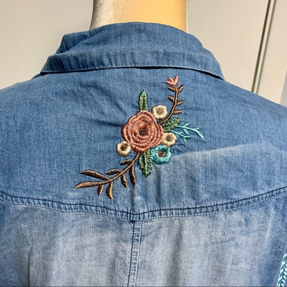 FASHION U CHAMBRAY FADED BUTTON DOWN EMBROIDERED DRESS SIZE M - Picture 10 of 10